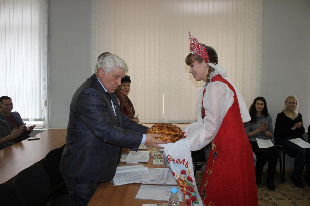 C1-akgChWW4.jpg